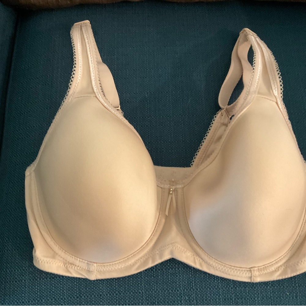 New w/o tags Wacoal Basic Beauty Bra in Light Beige Sz 34D